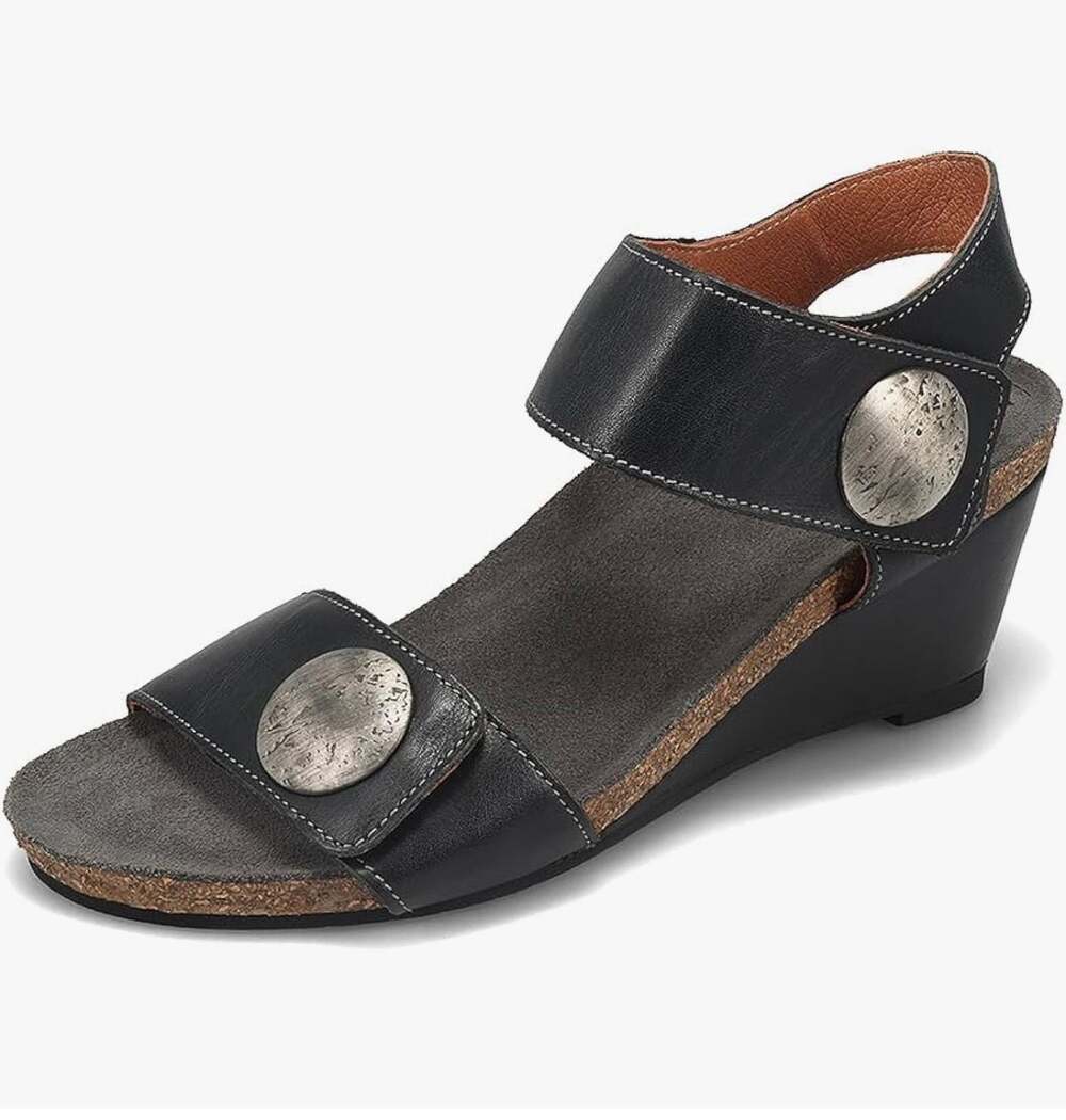 Taos Footwear Carousel 3 Wedge Sandals in Black Leather 39